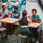 Georges Hostel & Cafe