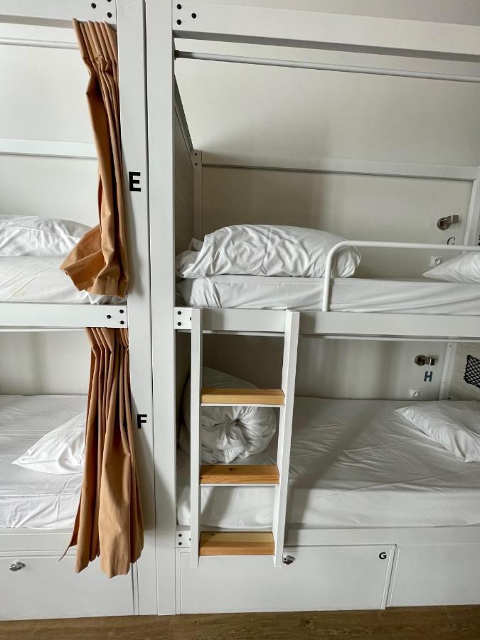 Georges Hostel&café *