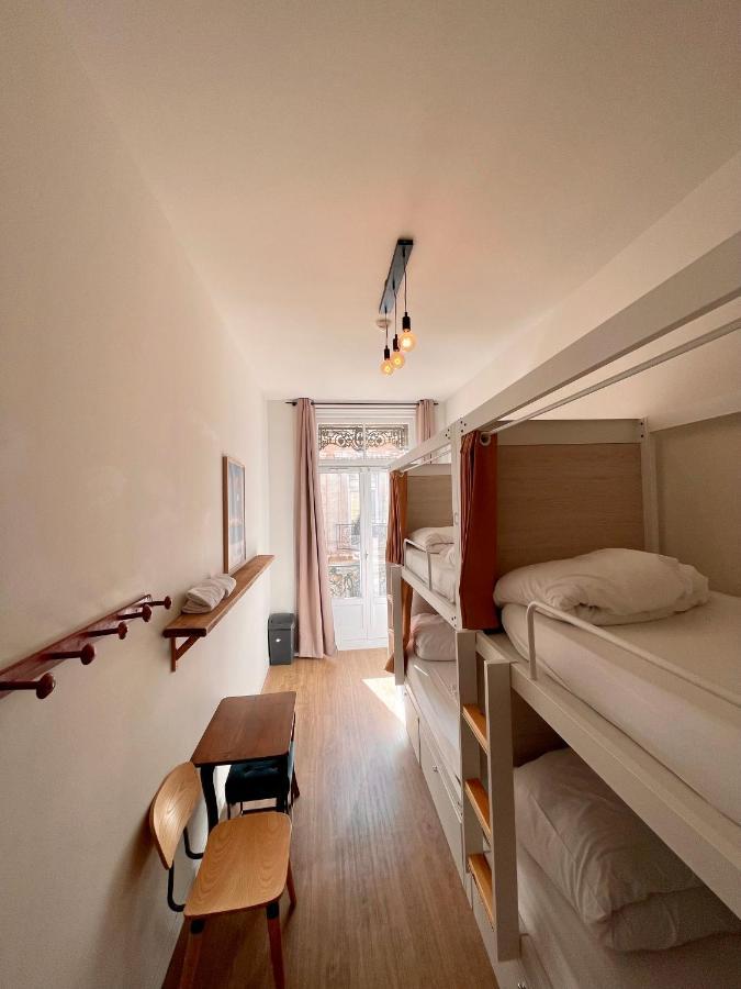Georges Hostel&café