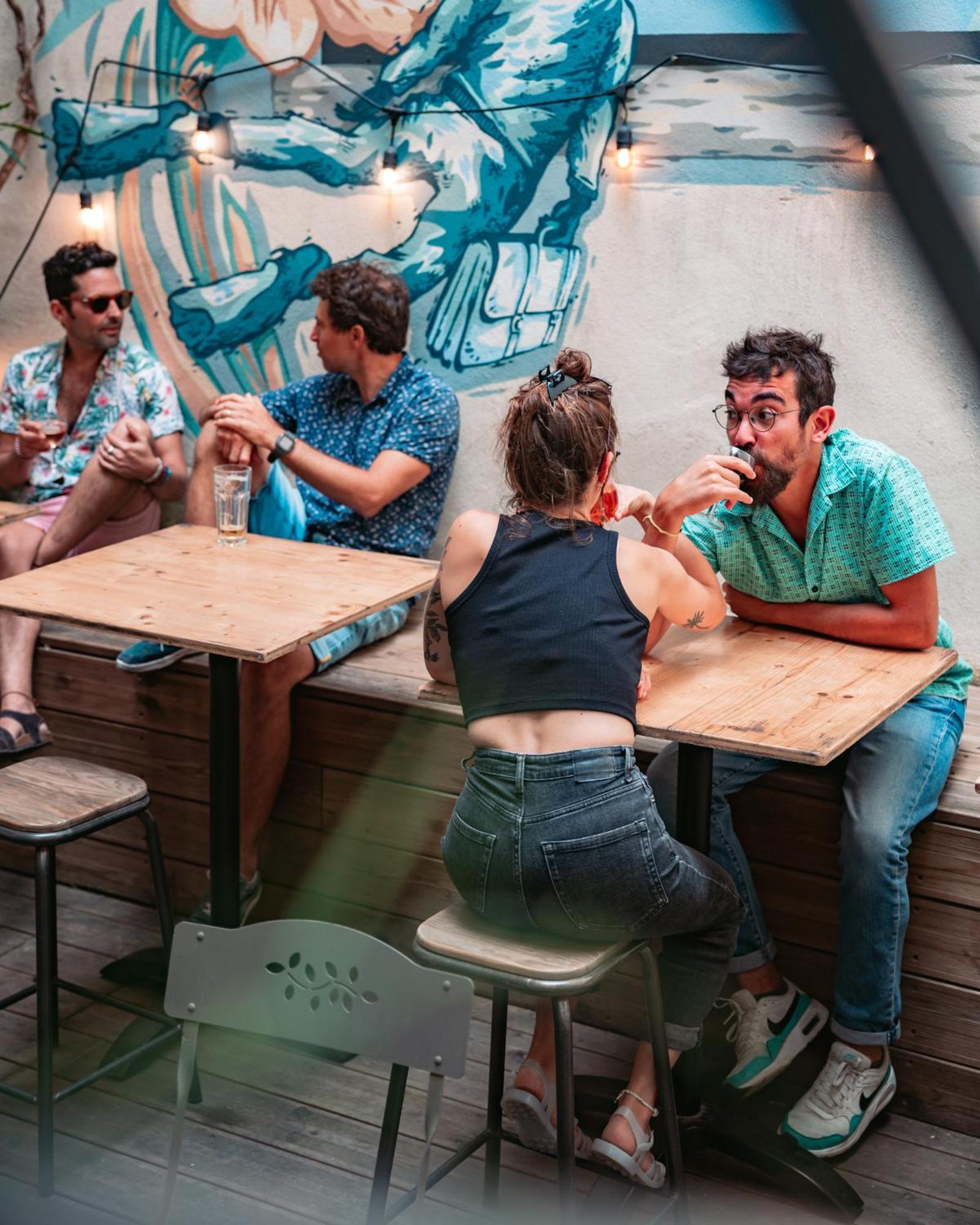 Georges & Cafe Hostel Sete