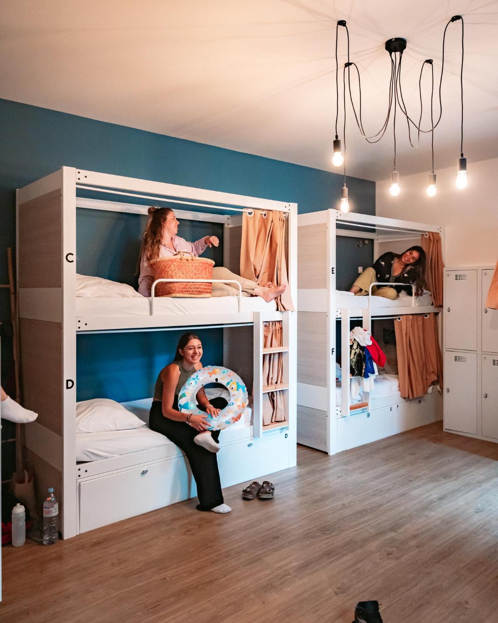 Georges Hostel&café