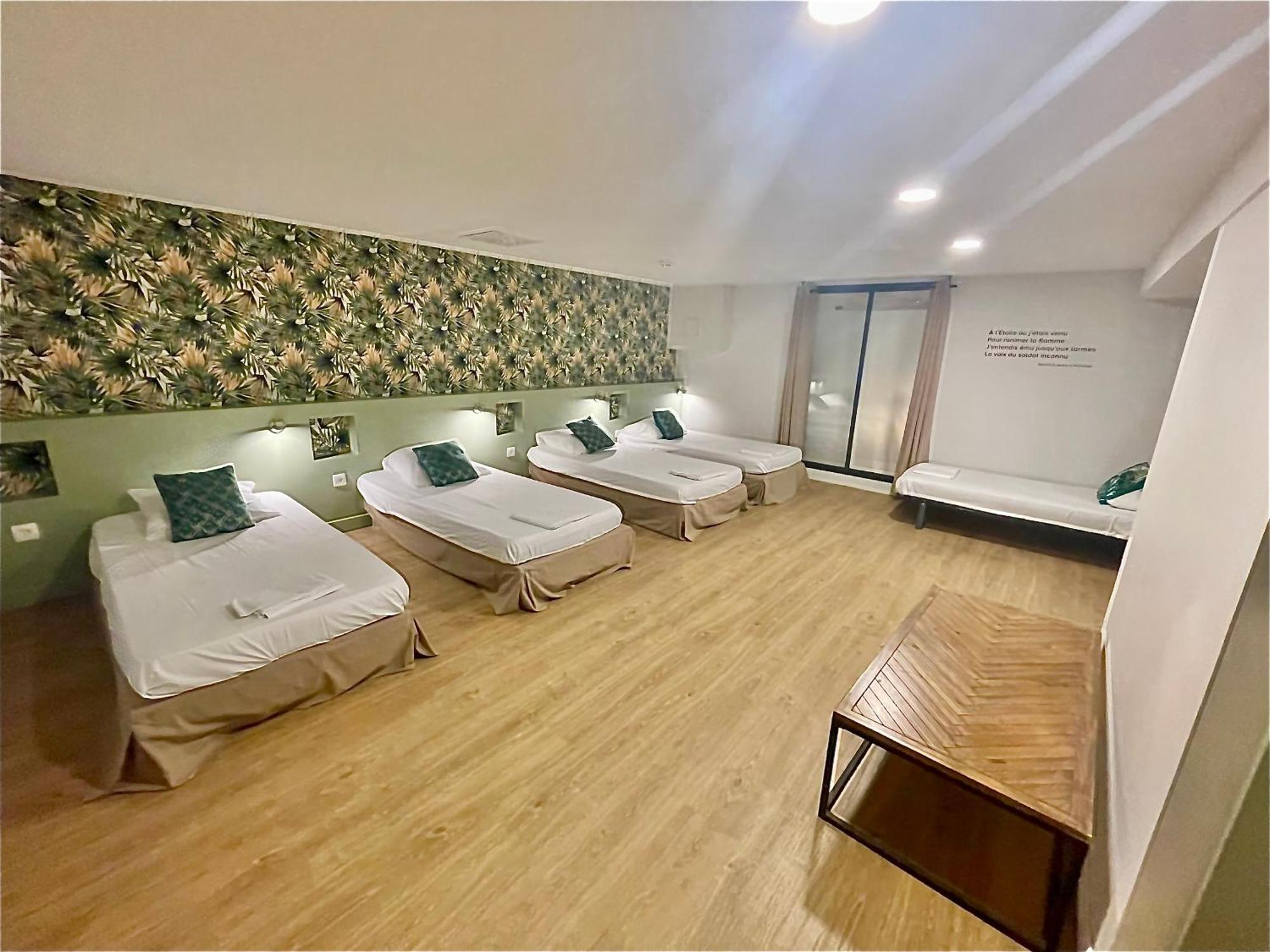 Georges & Cafe Hostel *