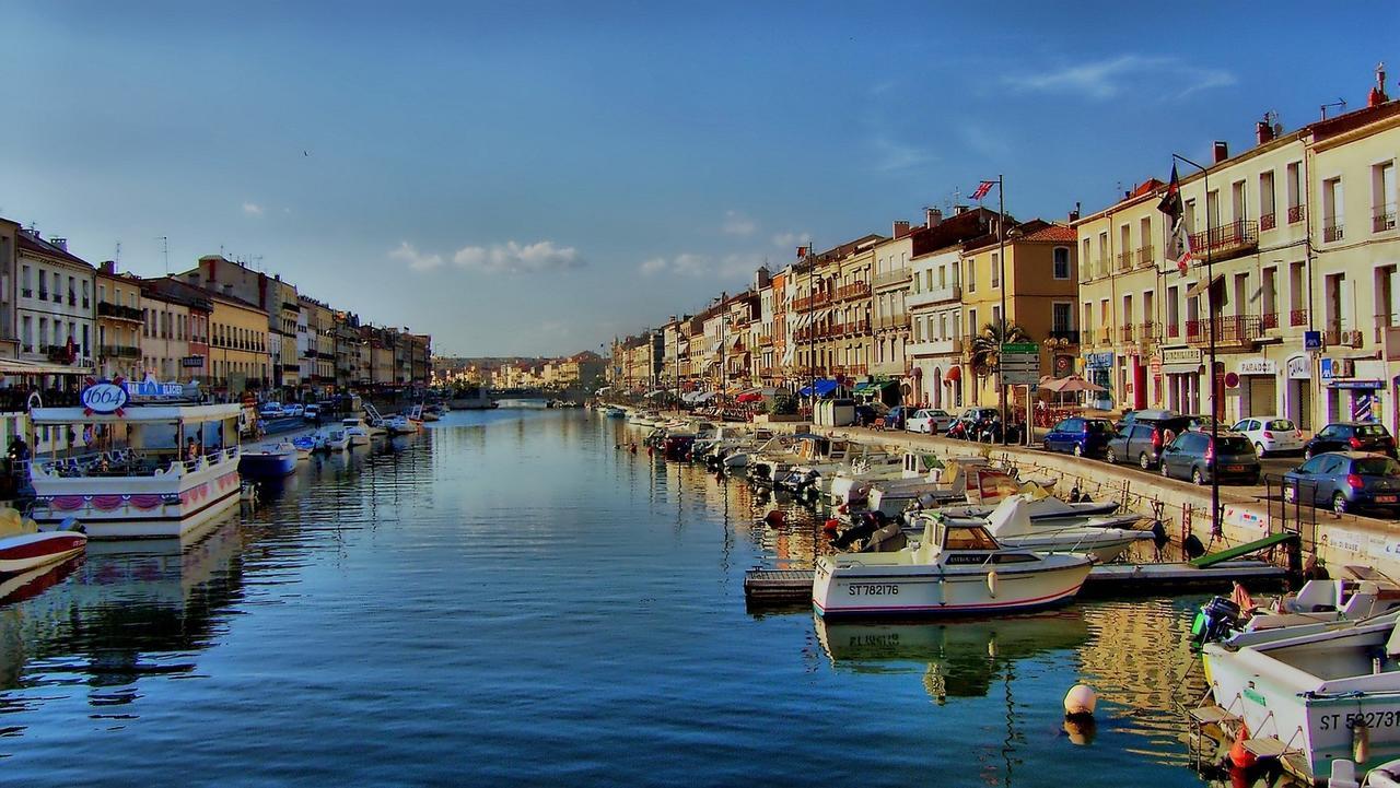 Georges & Cafe Hostel Sete