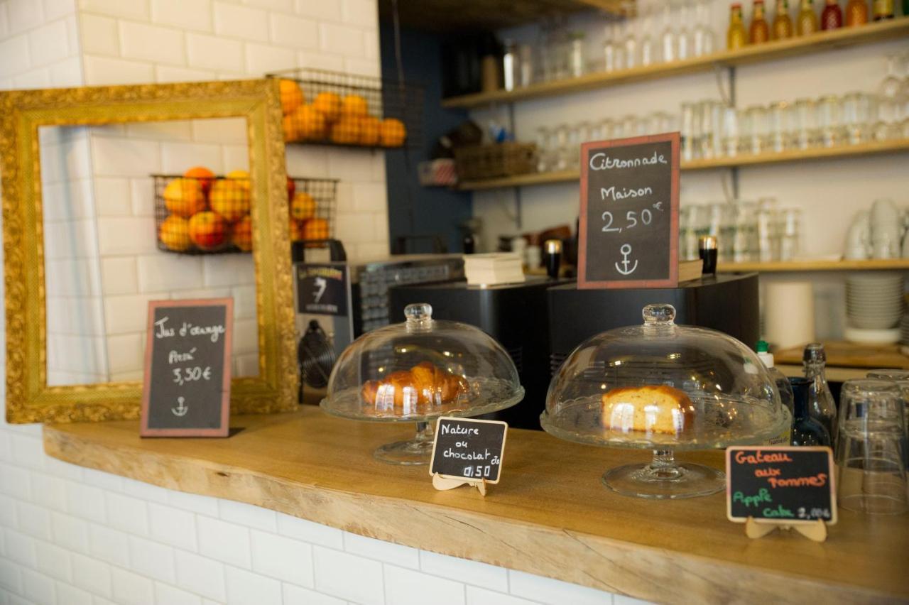 Georges Hostel&café *